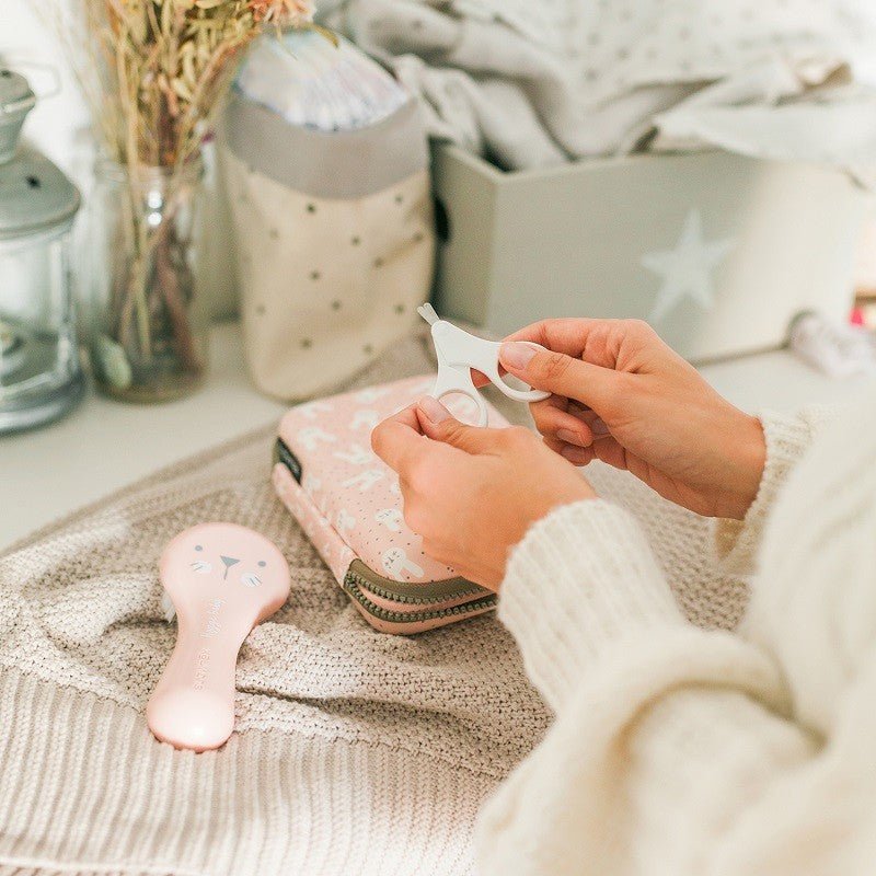 SUAVINEX Tijera Infantil Cortauñas Color Beige +0m-3