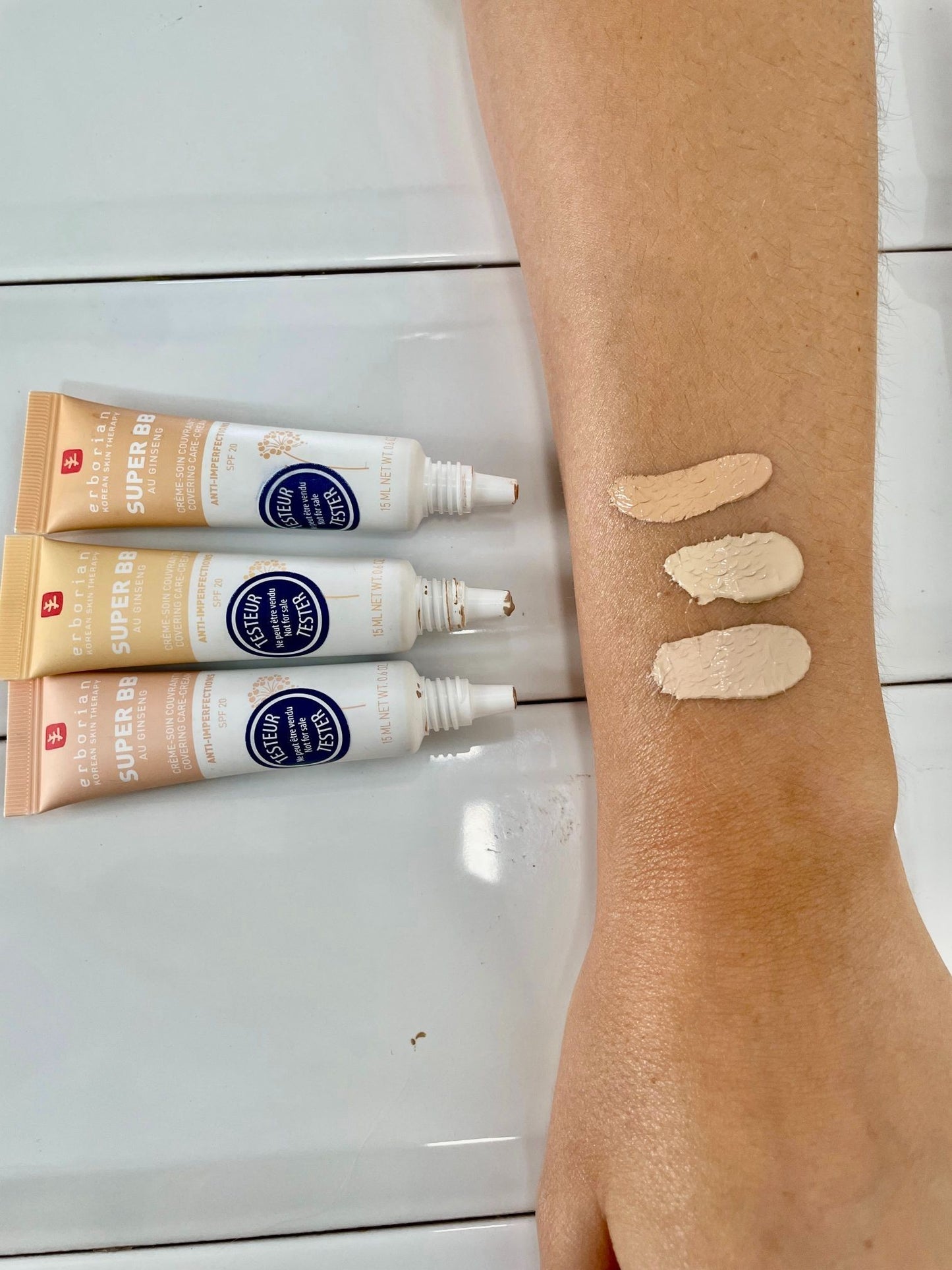 Erborian Super BB Cream - Base de maquillaje correctora de alta cobertura con FPS20 para piel irregular (Varios tonos)-5