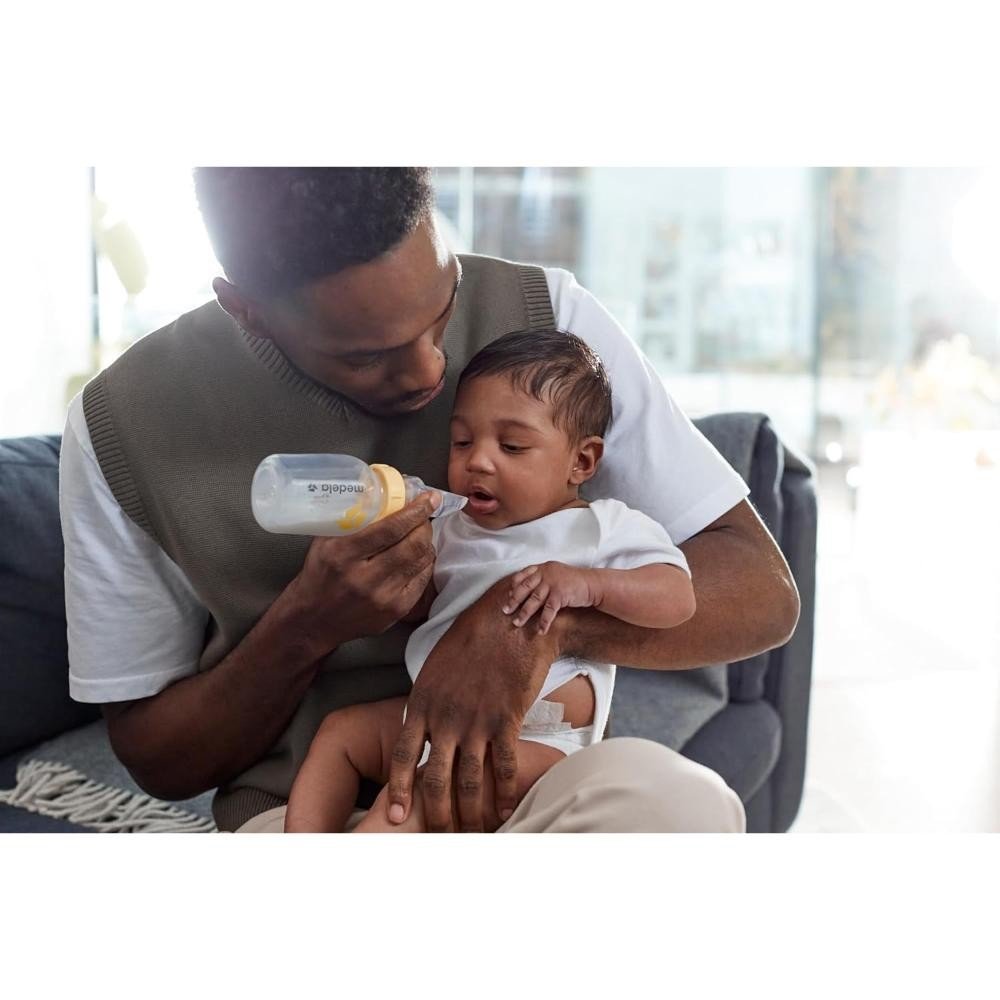 Medela Biberón-Cuchara de Silicona SoftCup Advanced Cup 1 unidad-3