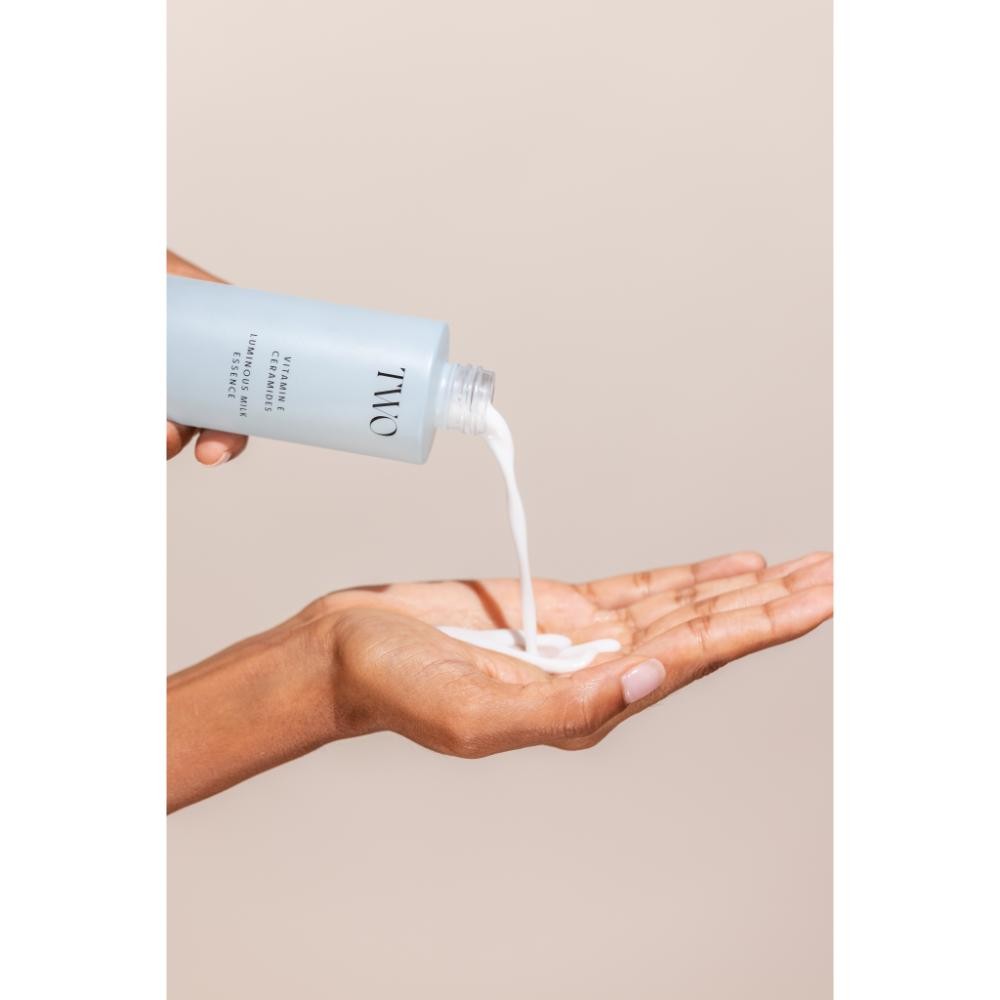 Two Poles Luminous Milk Essence 80 ml-4