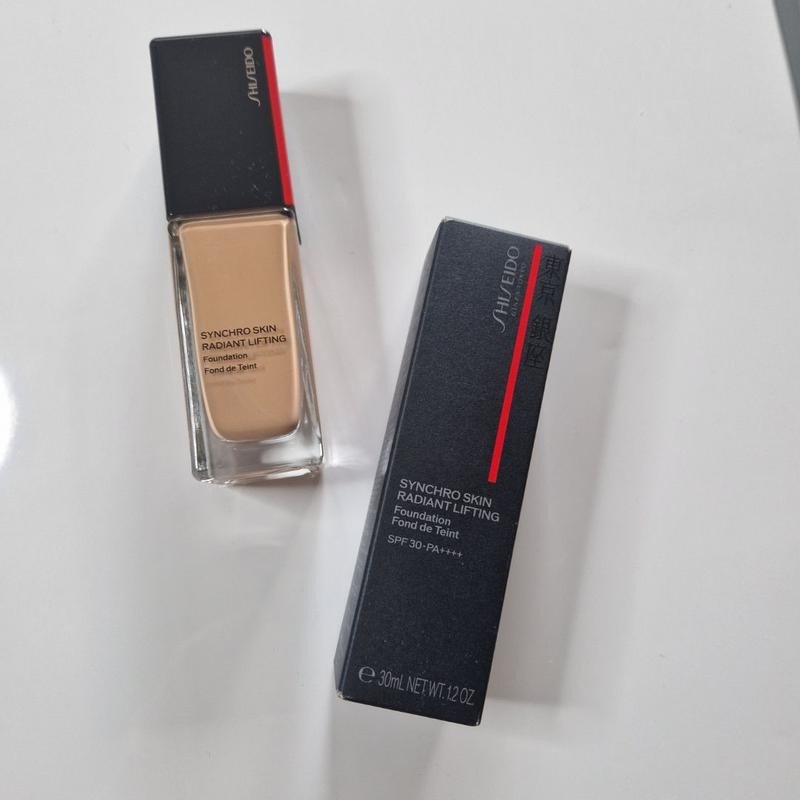 Shiseido Synchro Skin Radiant Lifting Foundation Loción 30ml-3
